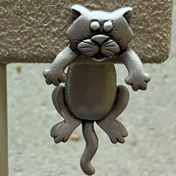 Hanging Kitty Cat Post Pierced Earrings 2 Piece - Picture 4 of 5